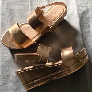✨Rose Gold Platform Sandals✨